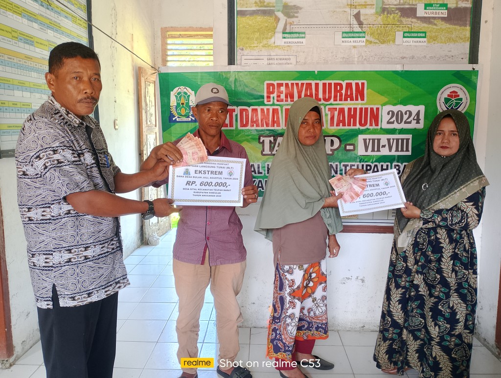 Penyaluran Bantuan Langsung Tunai (BLT) Kepada Masyarakat Miskin